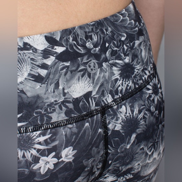 Lululemon Wunder Under Pant Full-On Luxtreme Flowabunga Black Angel Wing/Black 8 - Picture 3 of 9